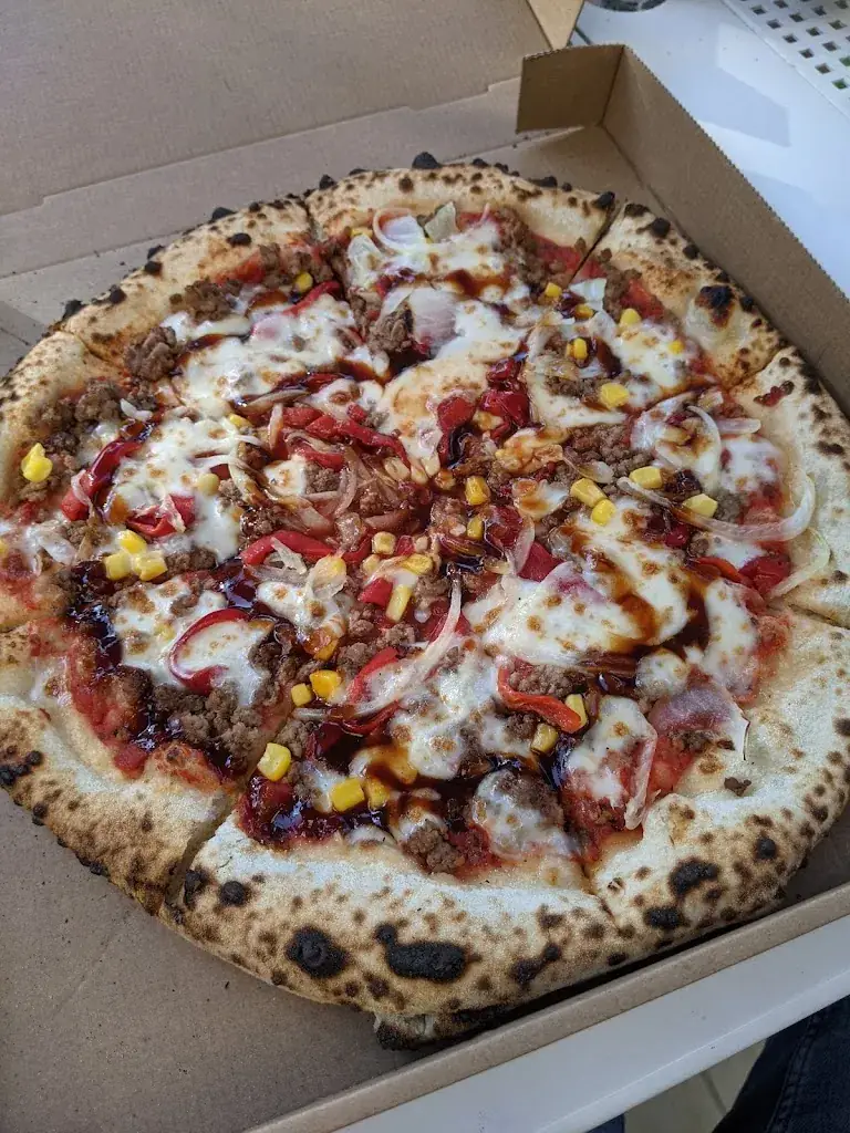 Luke van Drie_La Nostra à Montignac-Lascaux_Montignac-Lascaux_review