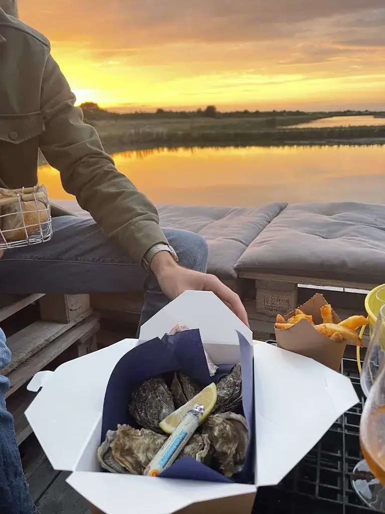 Geralda van der Es_BIVOUAC_Mornac-sur-Seudre_review