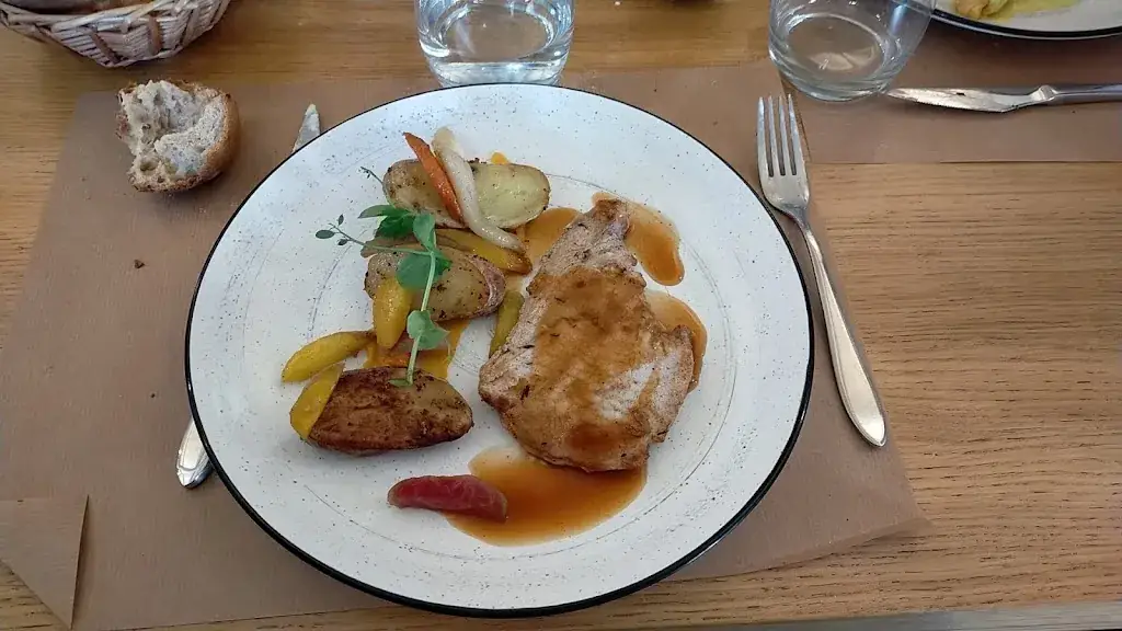 Dark Teck_Café de la Boëme_Mouthiers-sur-Boëme_review