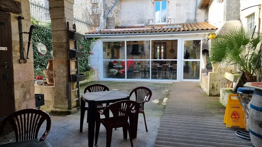 La thieusine des drôles_Vœuil-et-Giget_slider_image_1