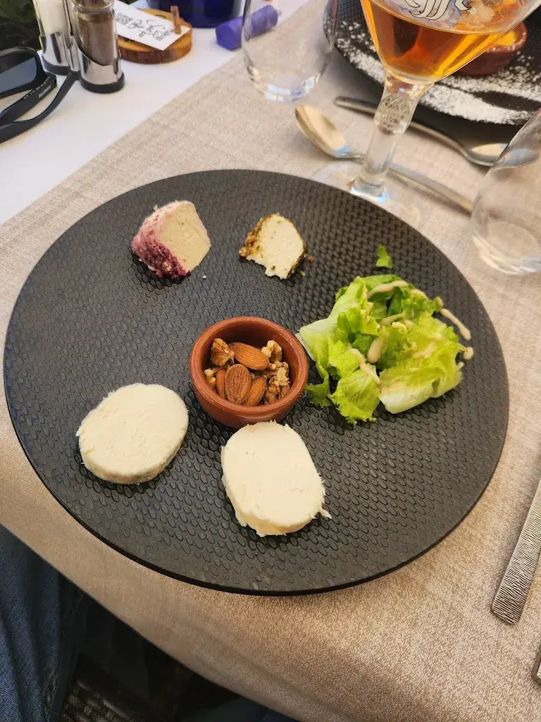 Medley of activities_Auberge Saint Jean_Nanteuil-en-Vallée_Bewertung