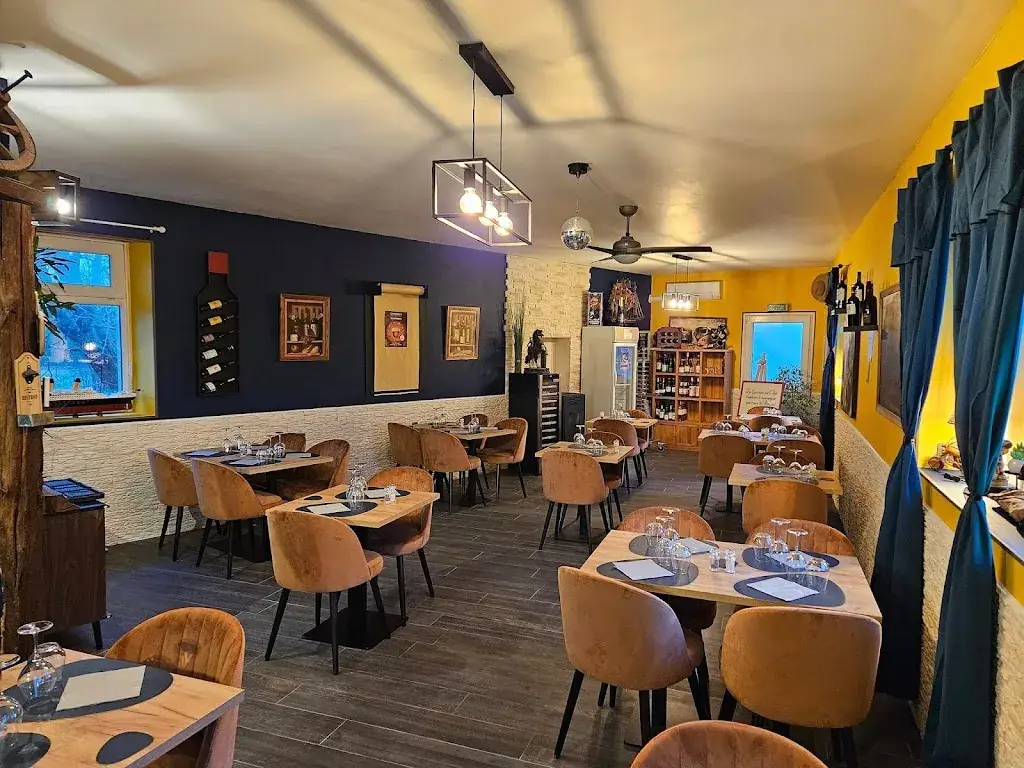 Aux Plaisirs Gourmands_Nanteuil-en-Vallée_slider_image_1