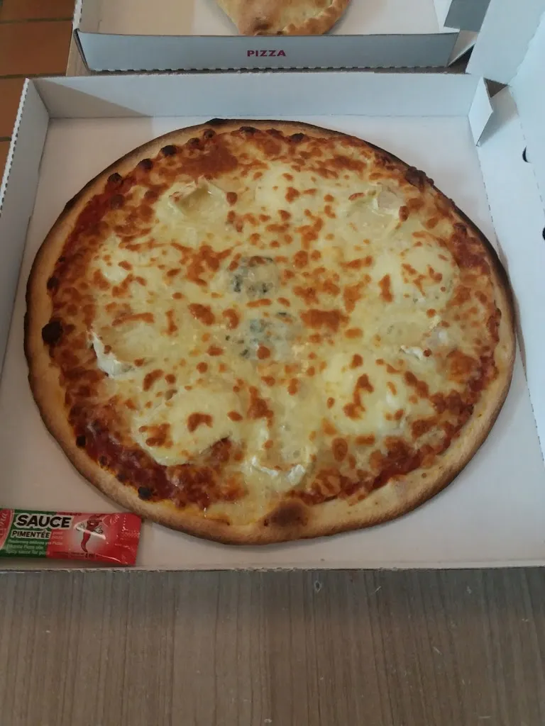 Chez Tyty_Nanteuil-en-Vallée_slider_image_2