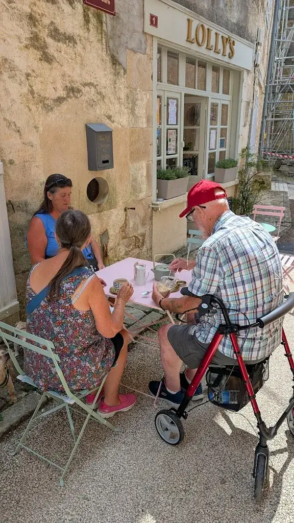 rolande urwin_Lolly’s Tea Room_Nanteuil-en-Vallée_review