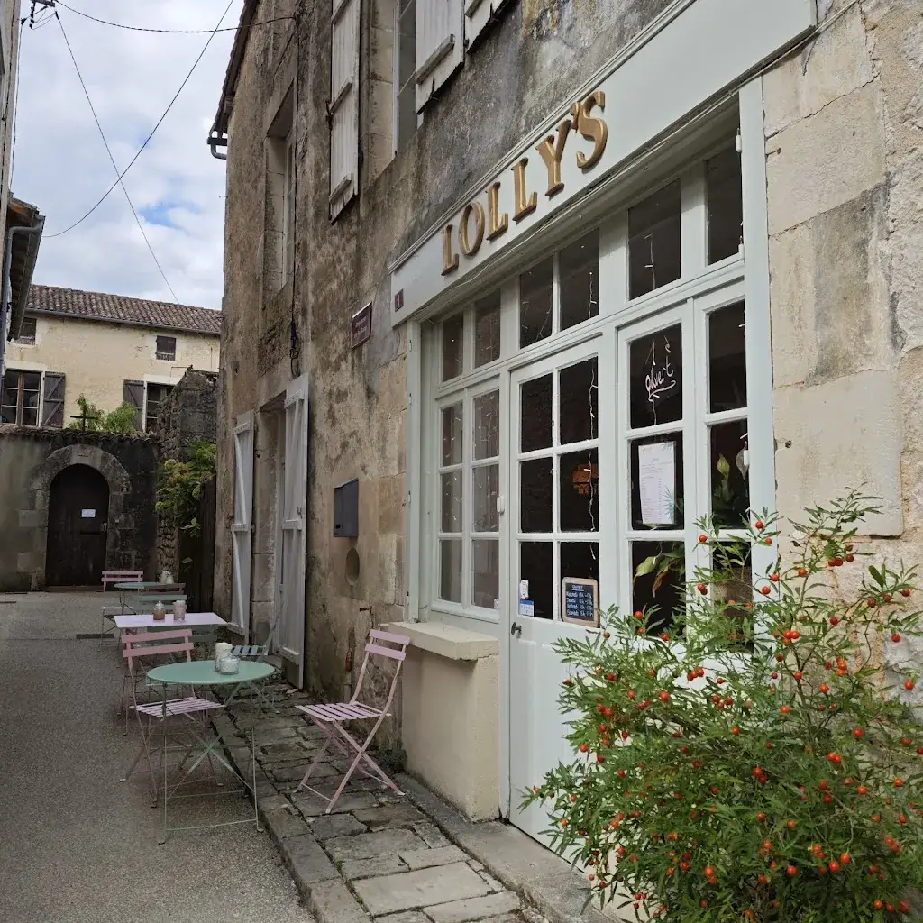 Lewis Hodgeon_Lolly’s Tea Room_Nanteuil-en-Vallée_review