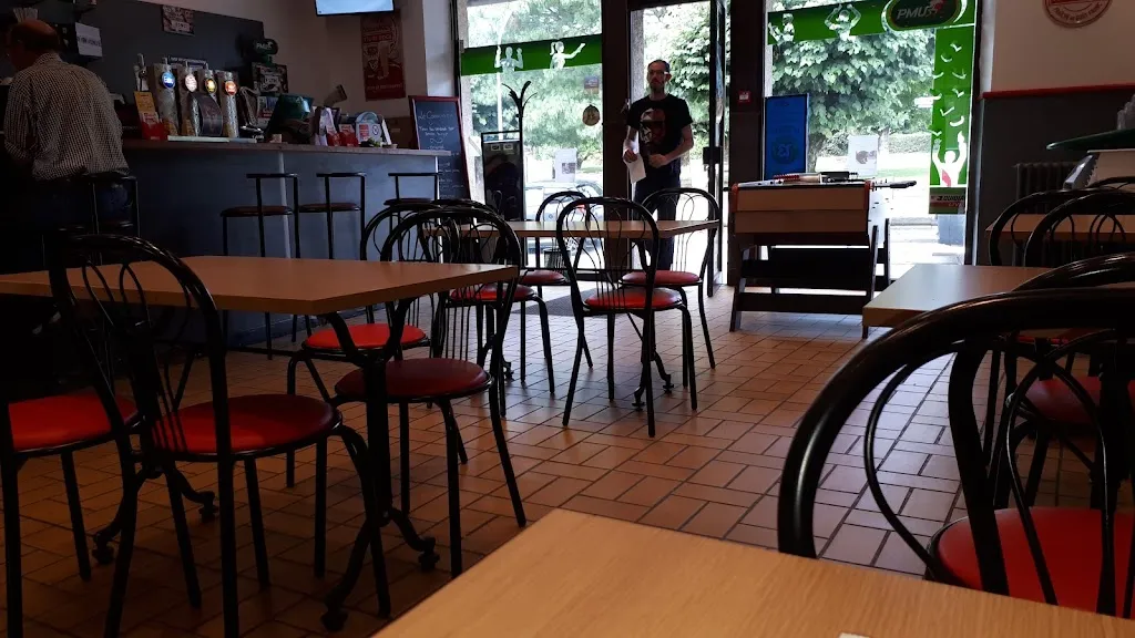 Le Commerce nantiat Restaurant in Nantiat