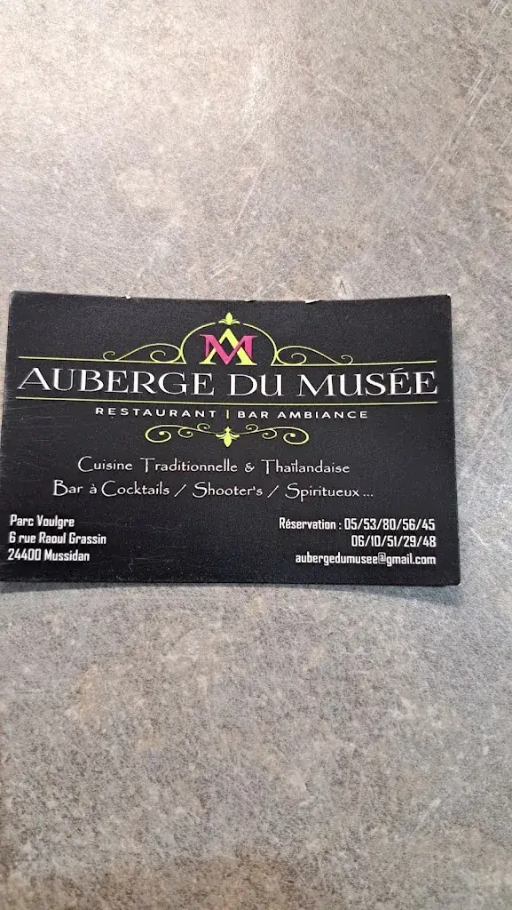 ian tricker_Auberge du Musée_Mussidan_recensione