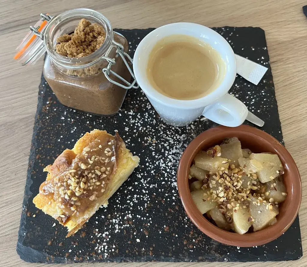 Martin Hegele_La table de Nersac_Nersac_review