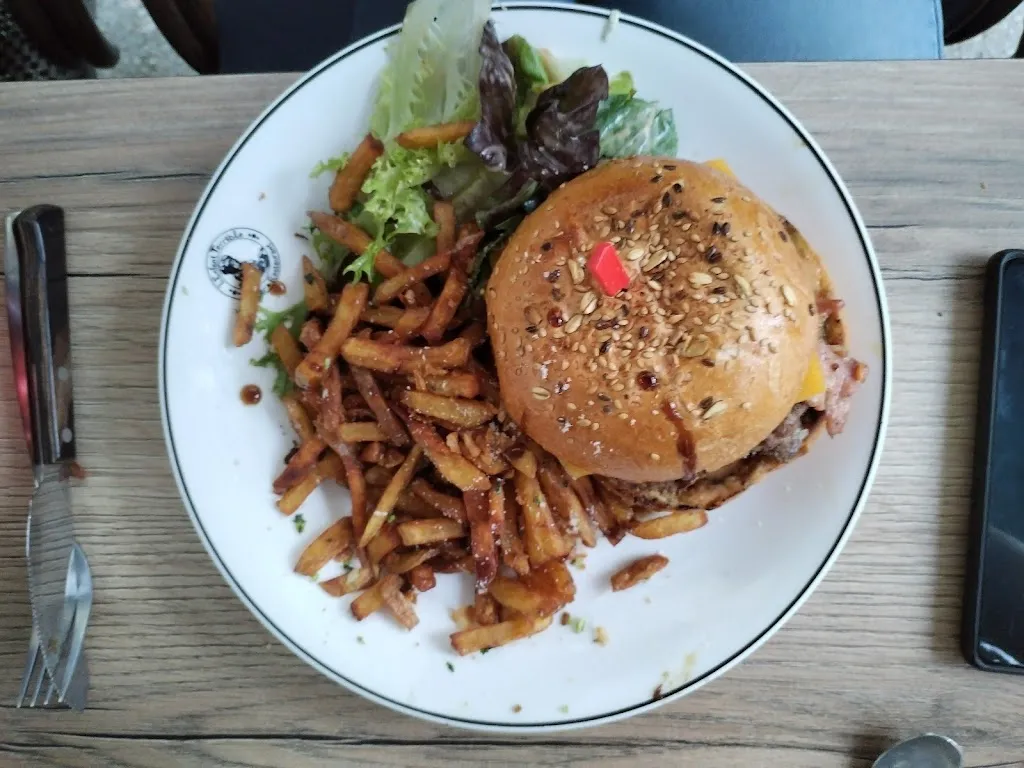 Camille Hannequin_L'enfant terrible_Sireuil_review