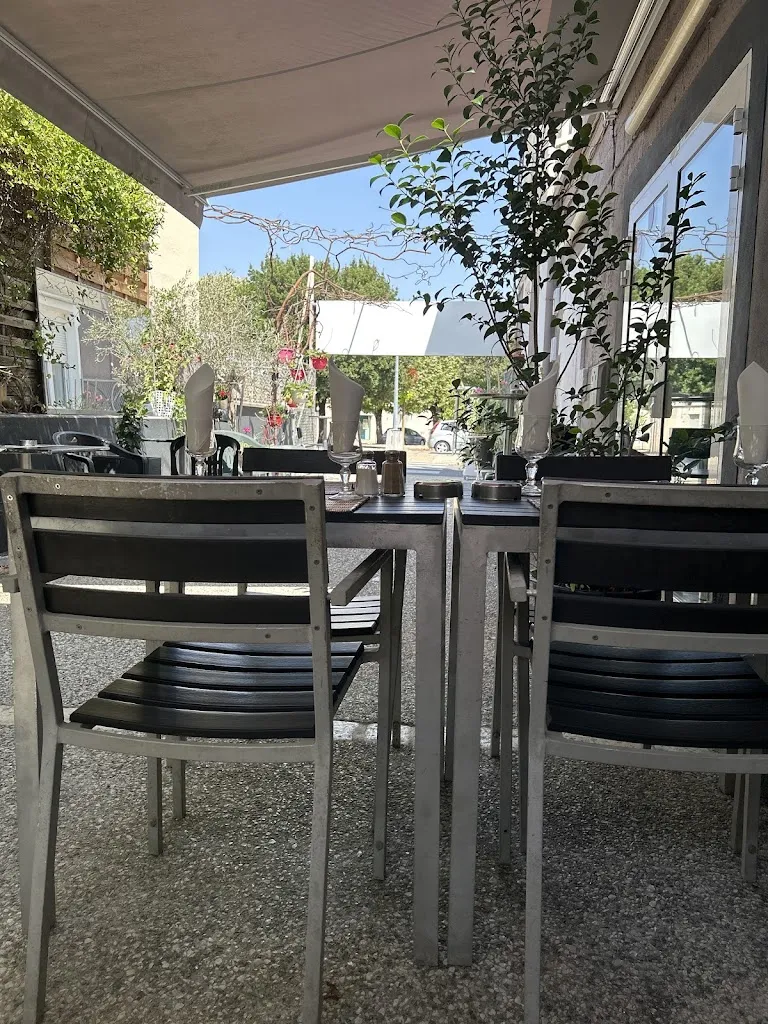 Julie Hall_LA BONNE FRANQUETTE_Couronne_review