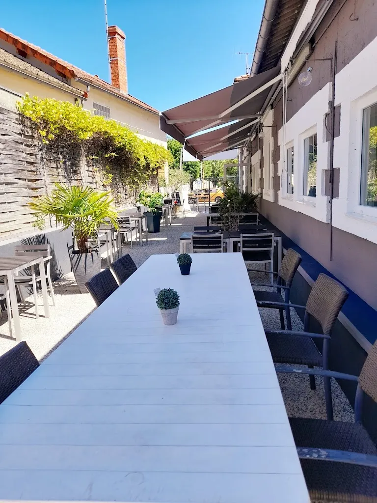 LA BONNE FRANQUETTE restaurant in Couronne