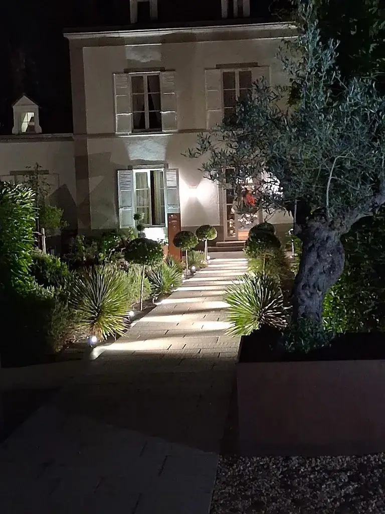 H H B_La Chapelle Saint Martin_Nieul_review