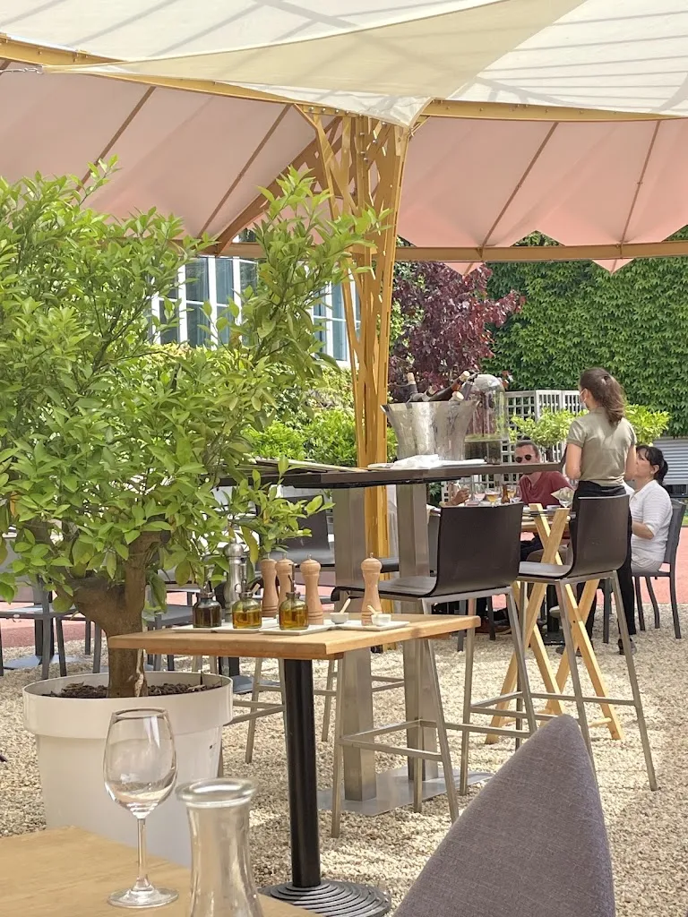 Le Jardin Extraordinaire Restaurant in Nieul