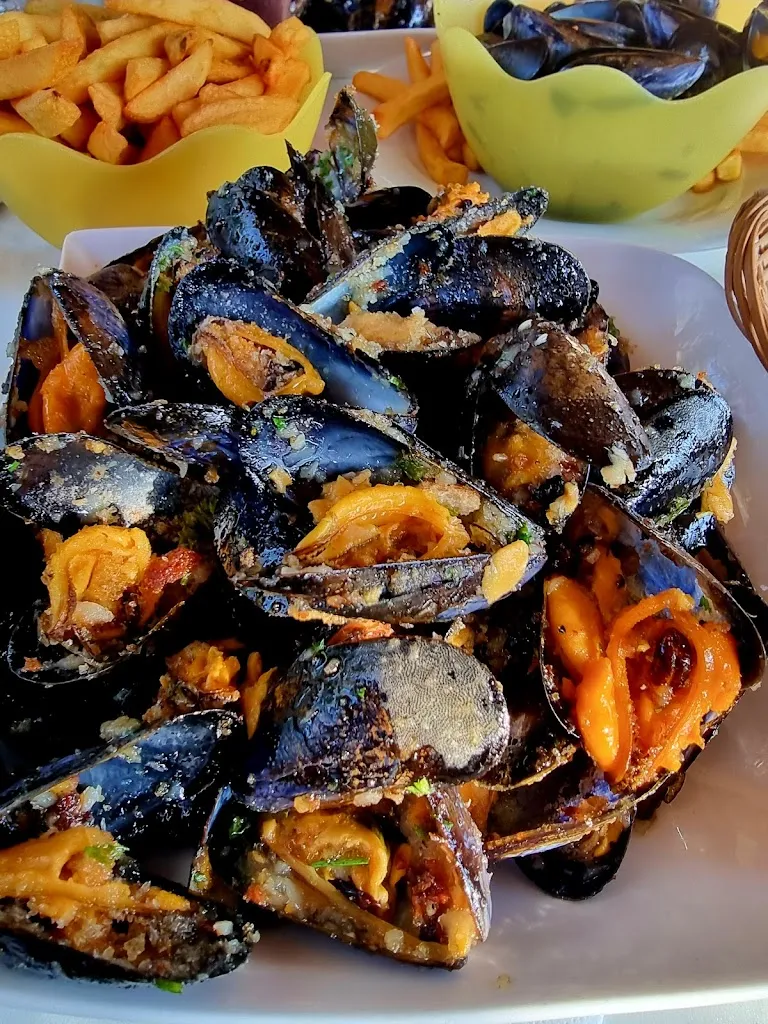 Nawazish Mirza_Le Café de la Mer_Nieul-sur-Mer_review