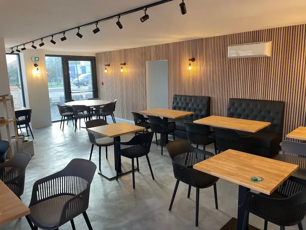 LE SEIZE restaurant in Nousty