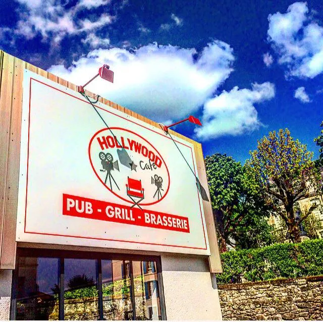 Hollywood Café Restaurant in Nontron