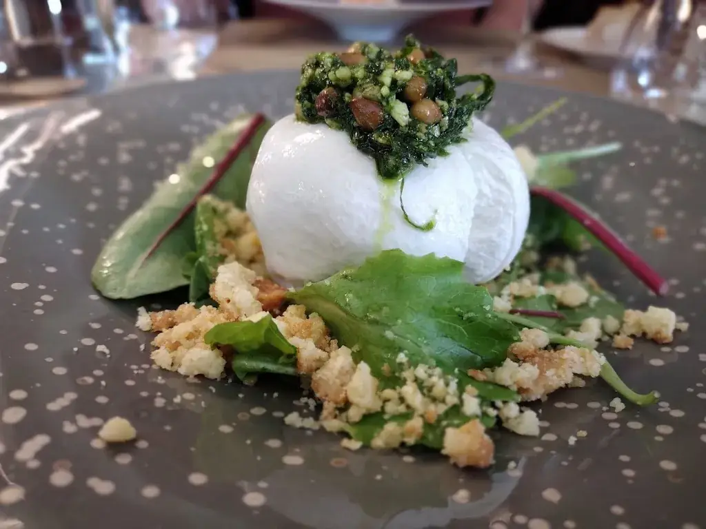 Gill Thompson_Le Moulin Du Grand Etang_Saint-Estèphe_review