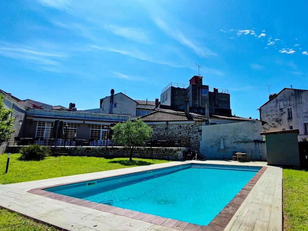 Logis Hôtel Grand Hôtel Pelisson Restaurant in Nontron