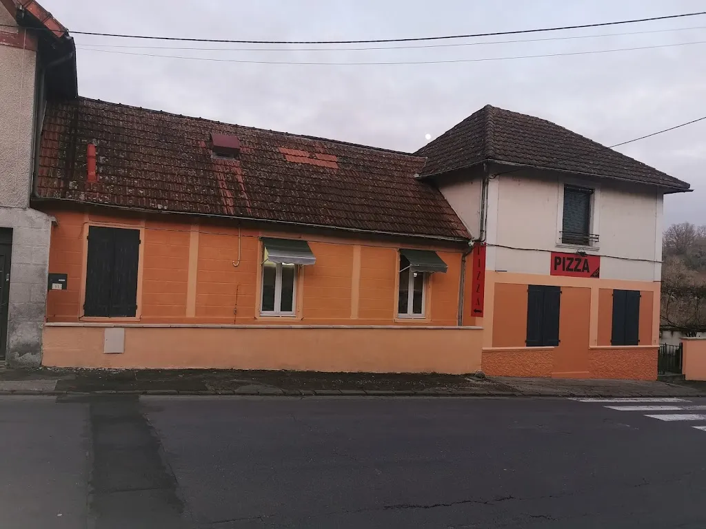 Planete Pizza Nontron Restaurant in Nontron