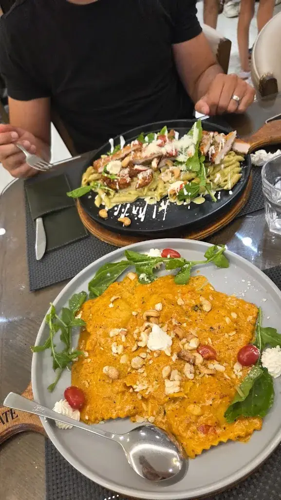 Yoo Velinova_L’Aromate Restaurant - Pizzeria_Tunisia_Bewertung