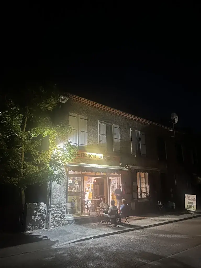 Oliver Staša_CHEZ FRANCIS_Oradour-sur-Glane_review