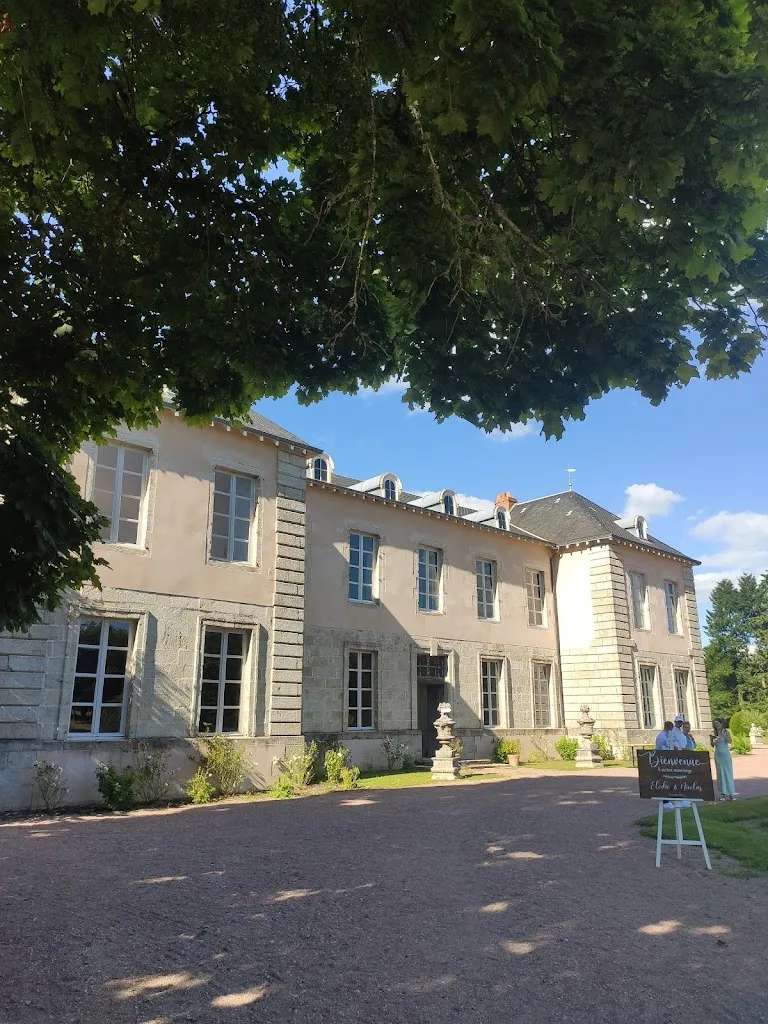Matthieu D_Chateau de LAPLAUD_Oradour_review
