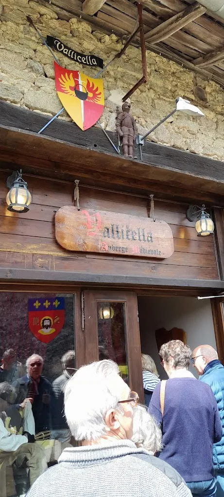 Barry Moffat_Auberge Médiévale Vallicella_Saint-Gence_reseña