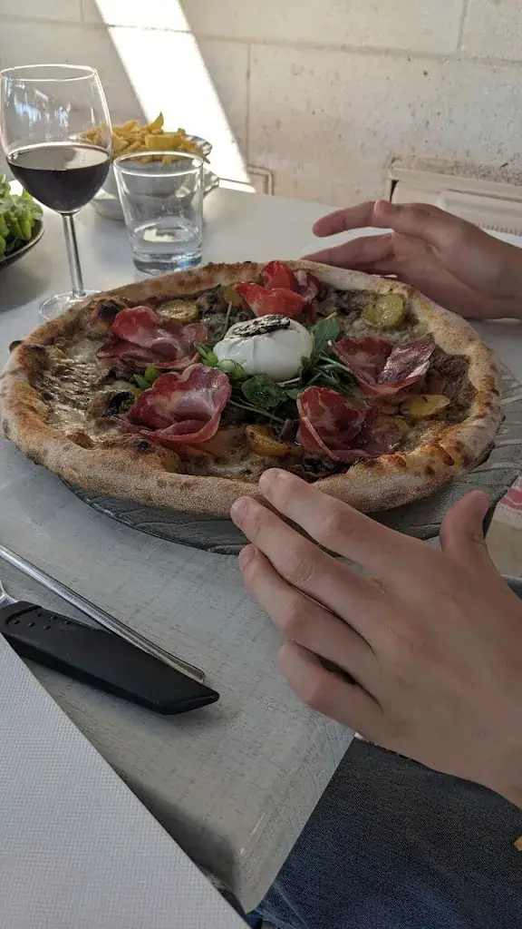 Nathan Masters_La Salamandre_Pauillac_review