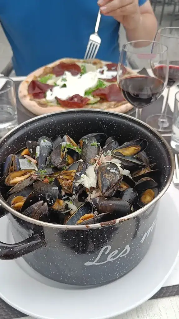 La Salamandre_Pauillac_slider_image_2