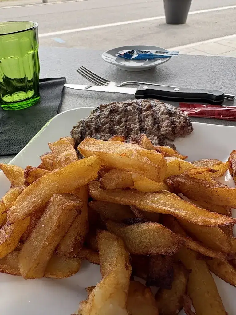 La Salamandre_Pauillac_slider_image_3