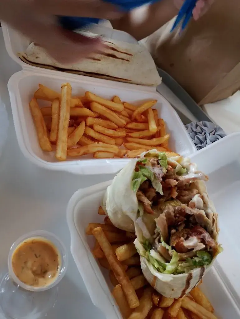 Lyda Cirley Paredes Olarte_Dz kebab_Orthez_review