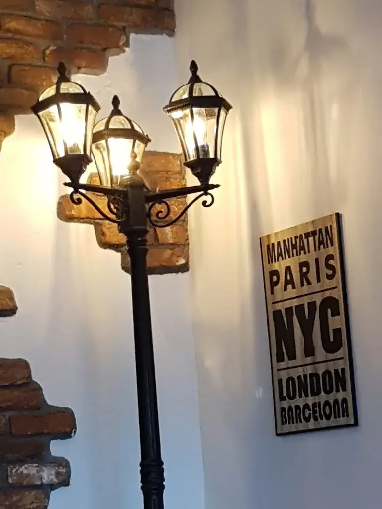 Stéphanie Schmitt_Brooklyn_Orthez_review