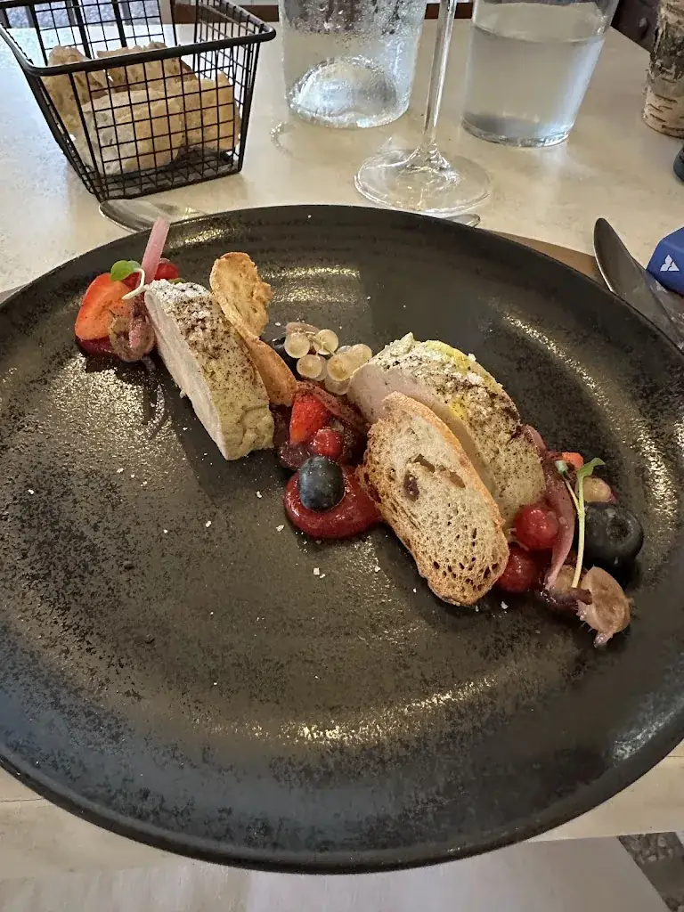 Simon Baker_House Inn Du Relais_Bérenx_review