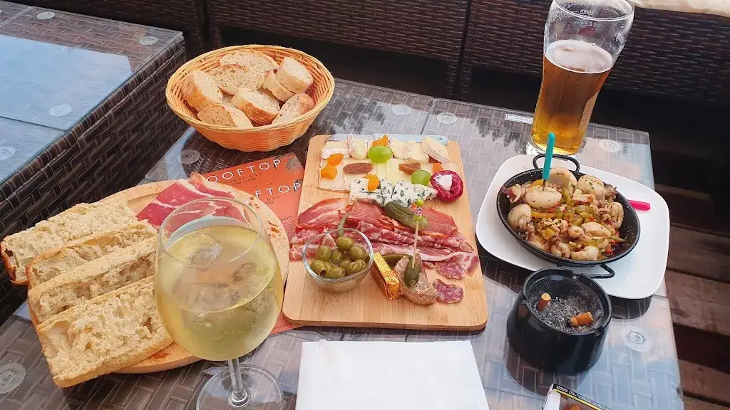 Rooftop Parentis_Parentis-en-Born_slider_image_3