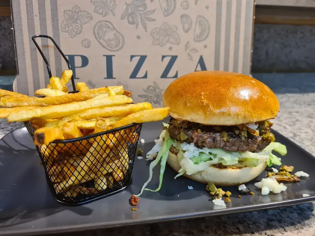 Milana'pizza Parentis_Parentis-en-Born_slider_image_3