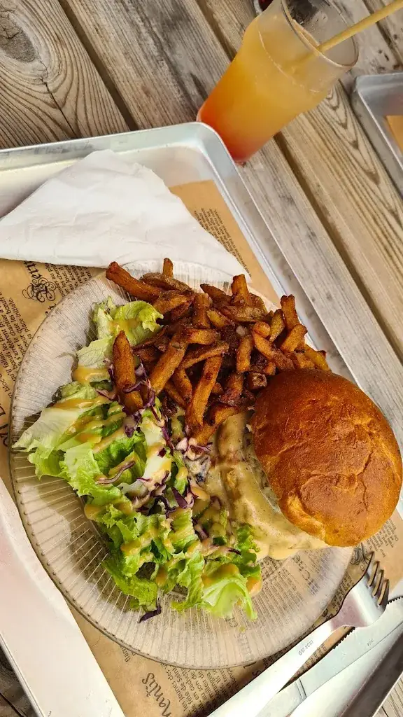 laura vannotten_Vassiviera_Peyrat-le-Château_review