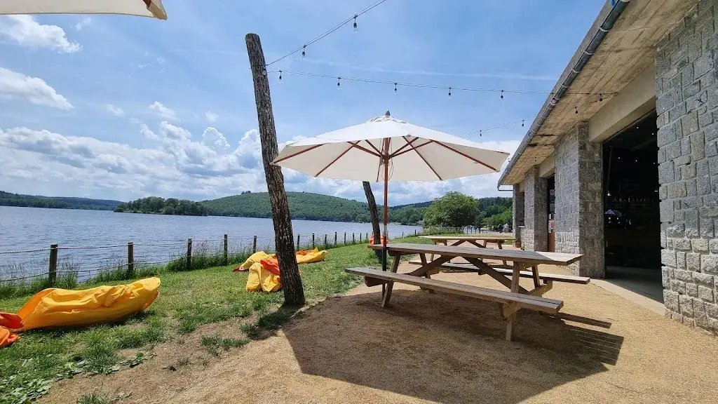 Sarah Wright_Vassiviera_Peyrat-le-Château_review