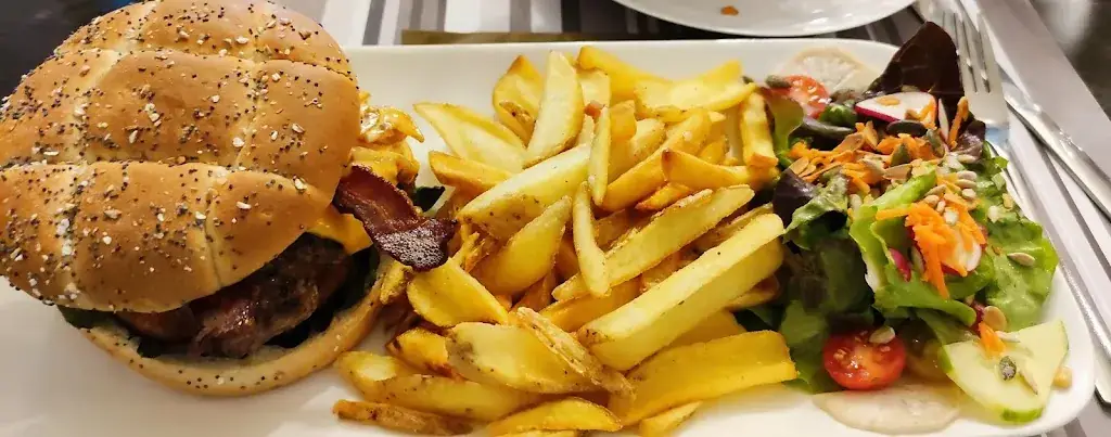 Ionstorm_Auberge du bois de l'étang - Motel les tilleuls_Peyrat-le-Château_review