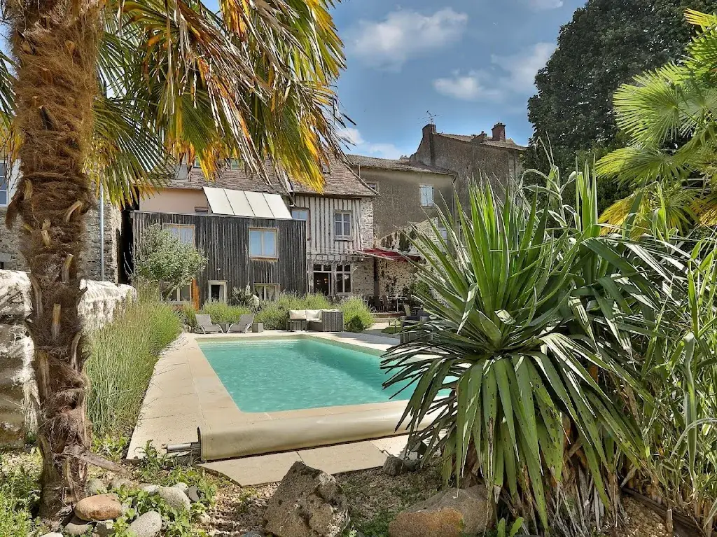 Logis Auberge Dupuytren_Pierre-Buffière_slider_image_1