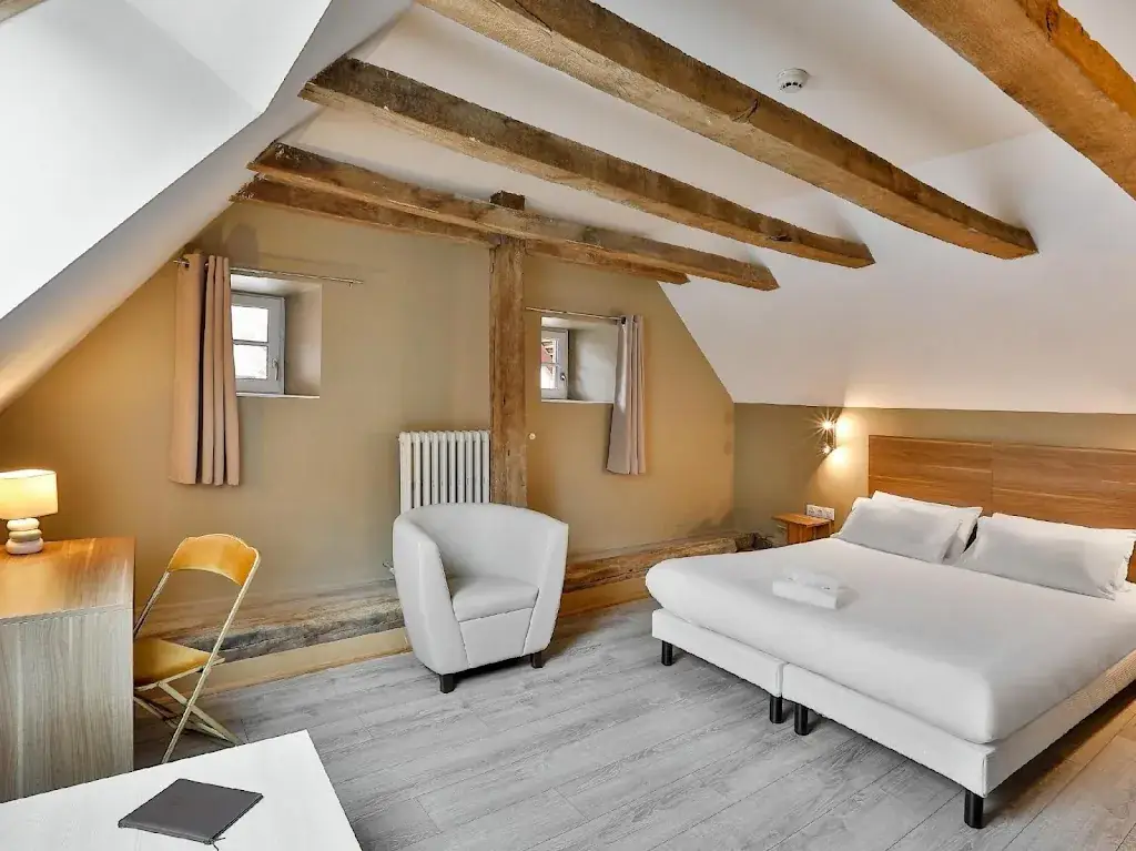 Logis Auberge Dupuytren_Pierre-Buffière_slider_image_3