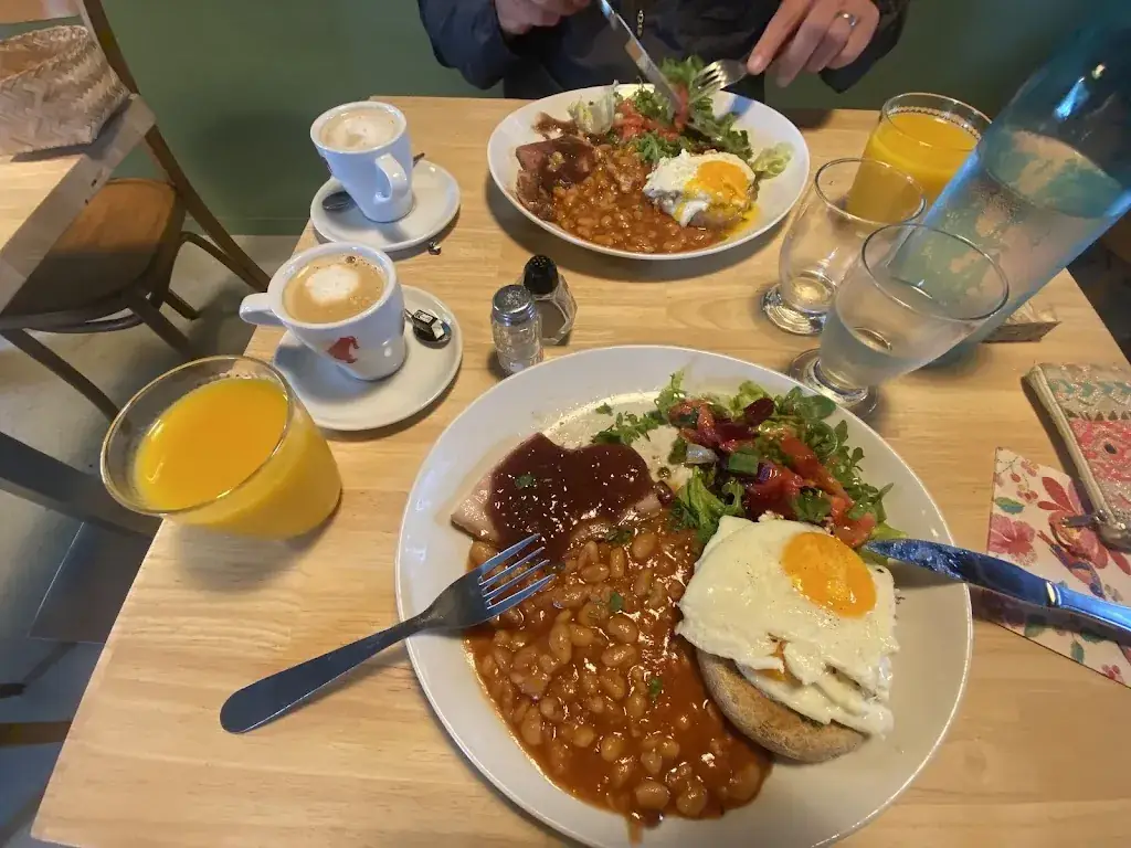 Sarah Pfaff_La Baleine à Bascule_Piégut-Pluviers_review