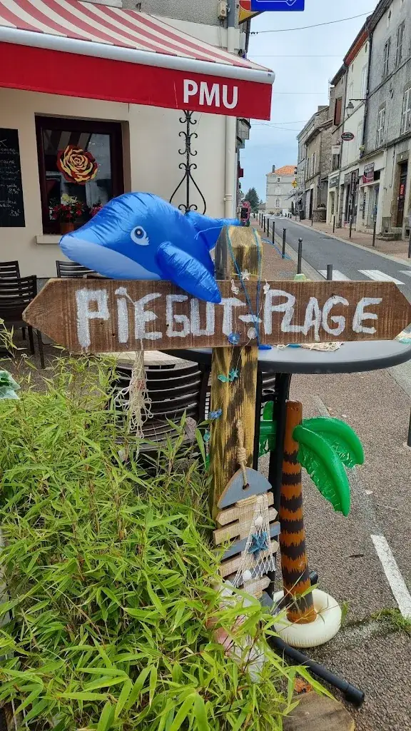 Café des Sports restaurant in Piégut-Pluviers