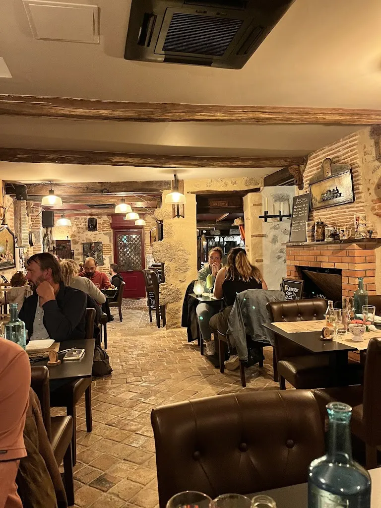 The Crazy Frog_Saint-Estèphe_slider_image_3