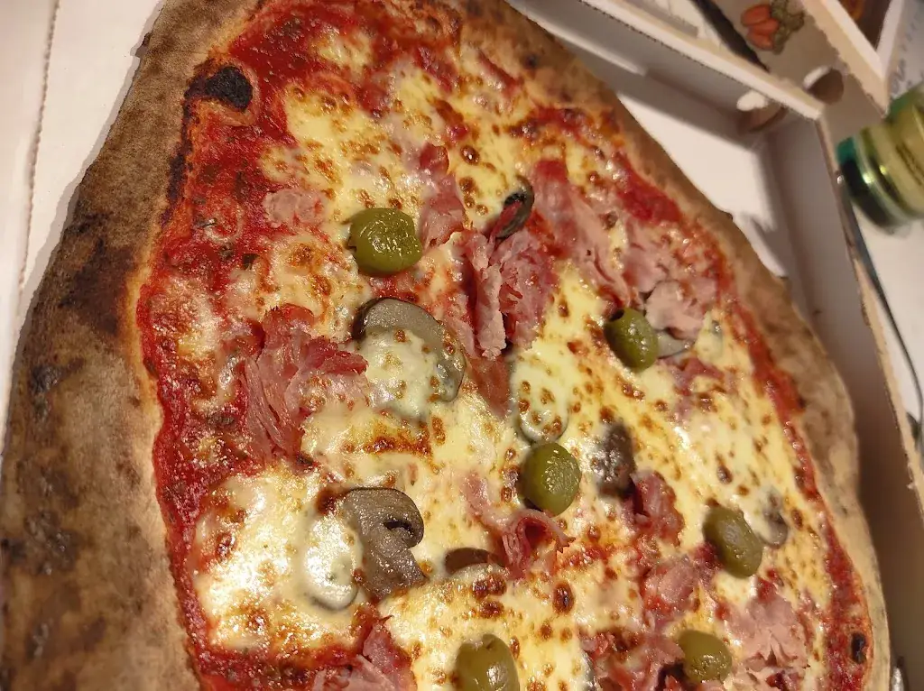 François Frédou_La Pizza de Ricky_Piégut-Pluviers_review