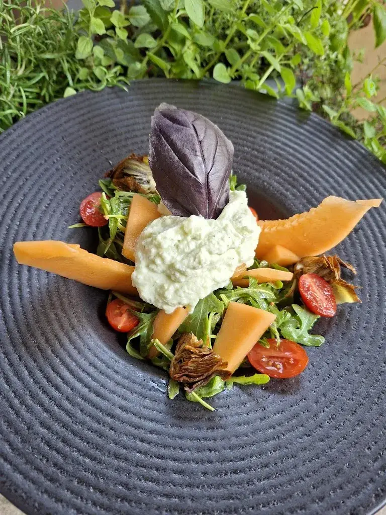 Auberge du Domaine de Bernede restaurant in Pomarez