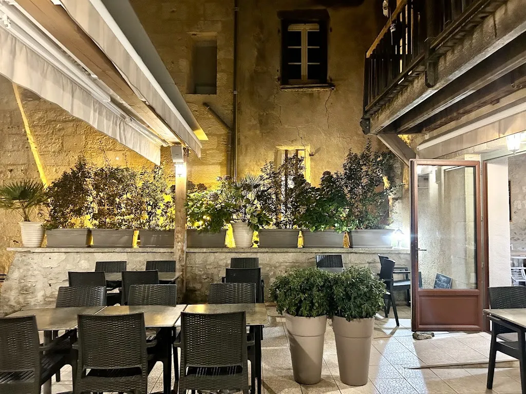 Shirley Clugston_Le Seizieme_Périgueux_review