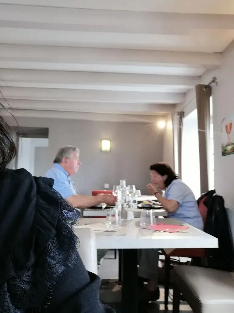 Aayesha Gurung_Le Français_Pons_review