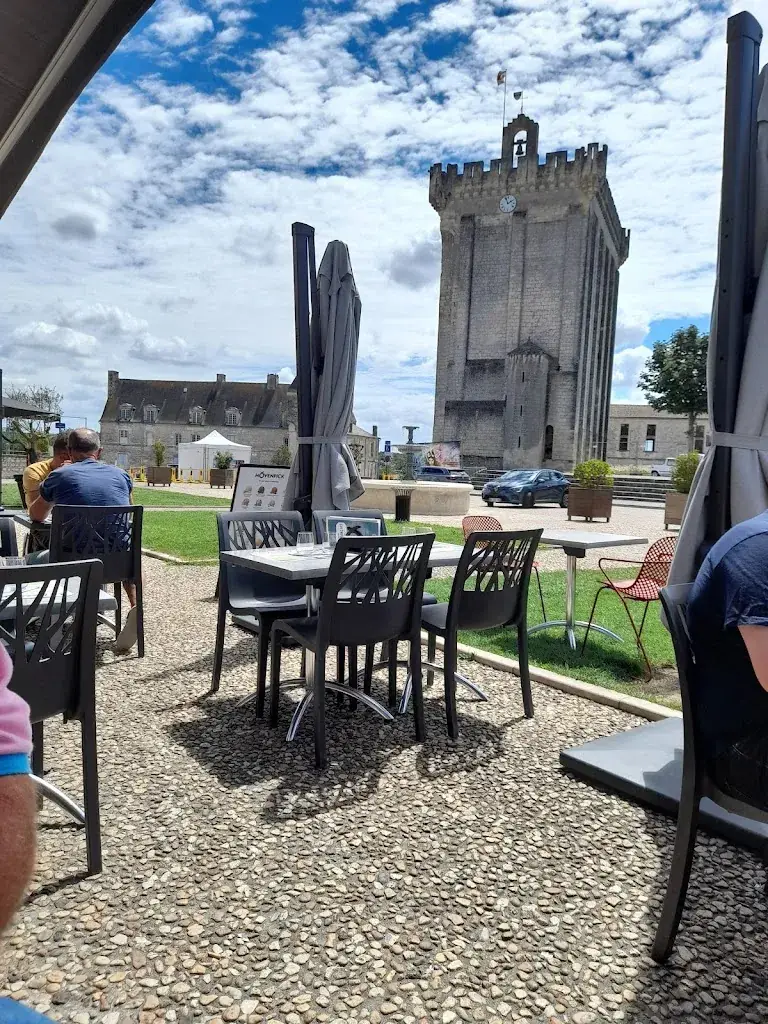Le Français restaurant in Pons