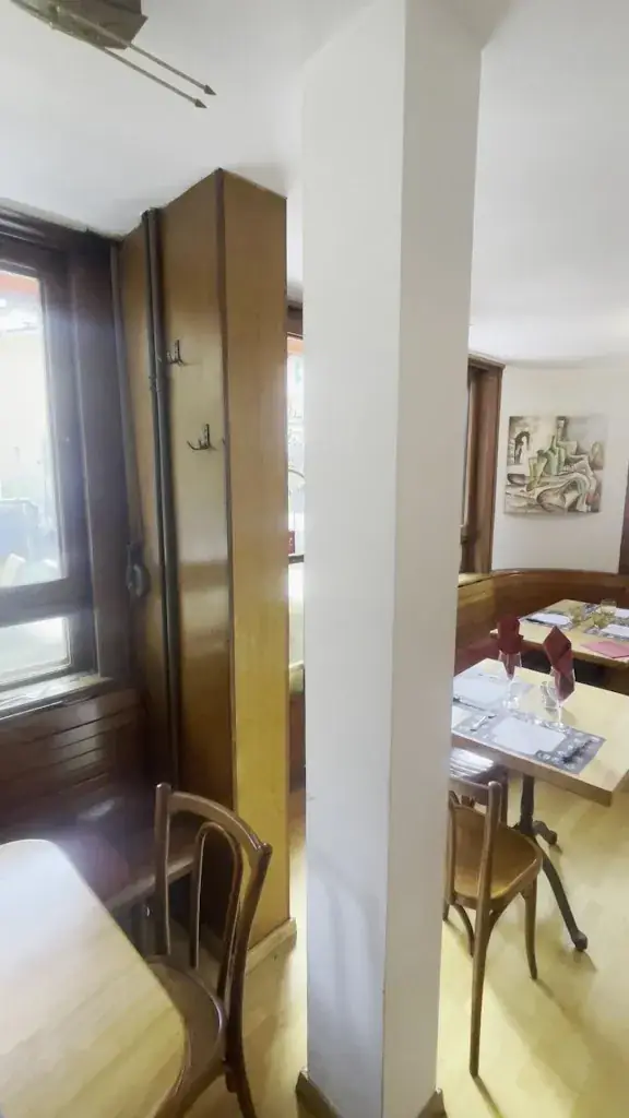 Du Pont_Montreux_slider_image_2