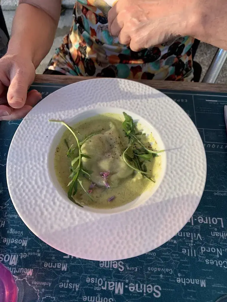 Chloé Benoit_Le Trèfle À Quatre Feuilles_Langeac_review